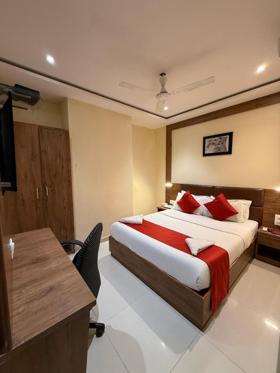 Palm Breeze Hotel - Colaba 뭄바이 외부 사진