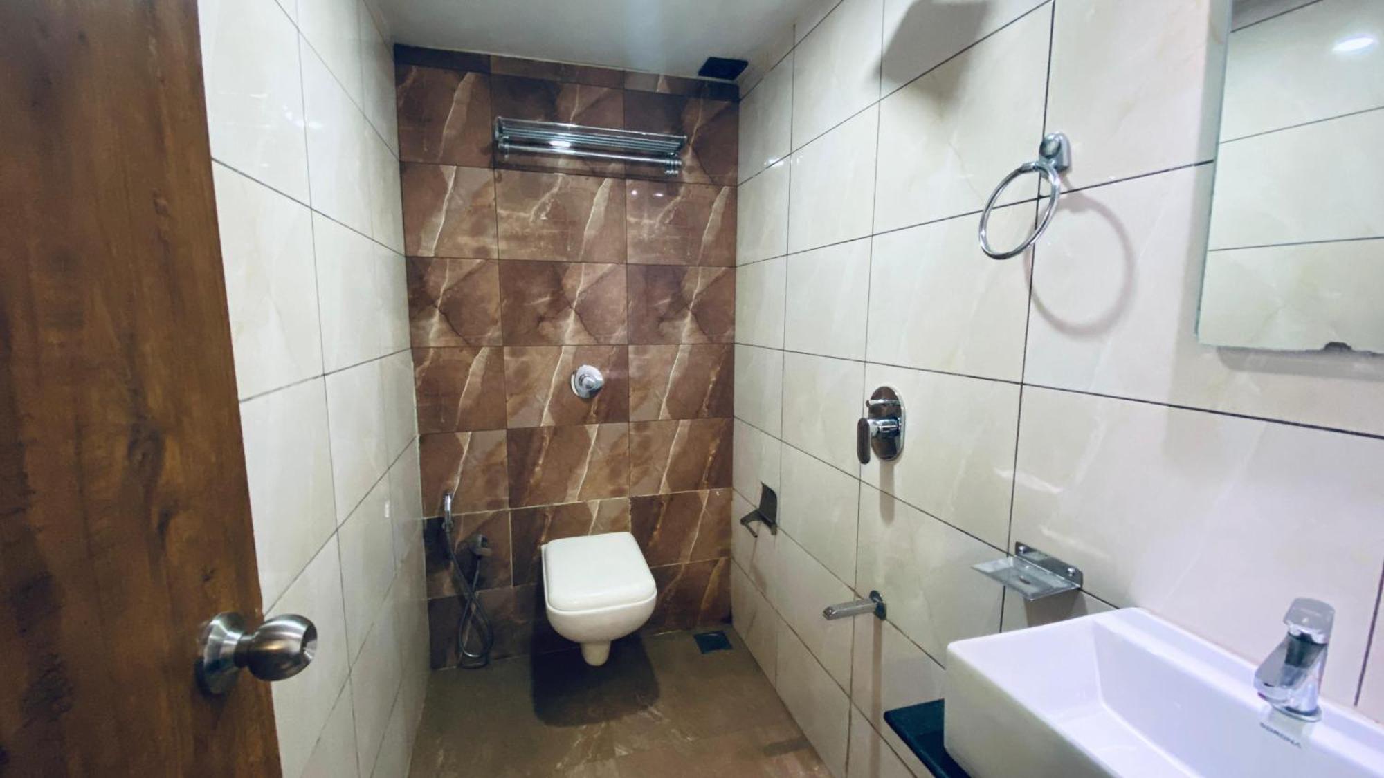 Palm Breeze Hotel - Colaba 뭄바이 외부 사진