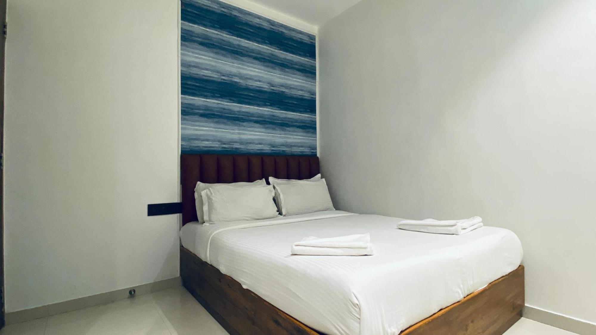 Palm Breeze Hotel - Colaba 뭄바이 외부 사진