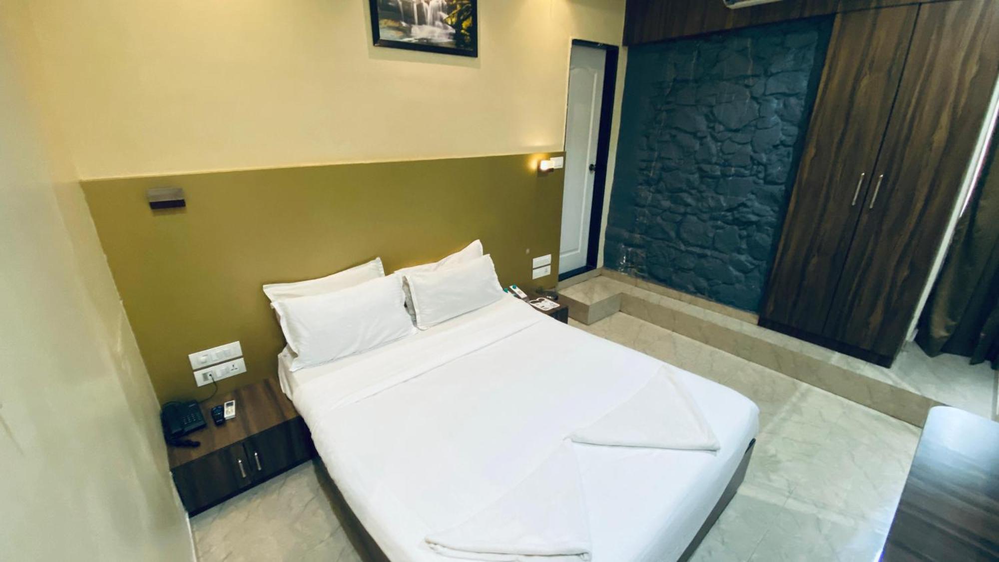 Palm Breeze Hotel - Colaba 뭄바이 외부 사진